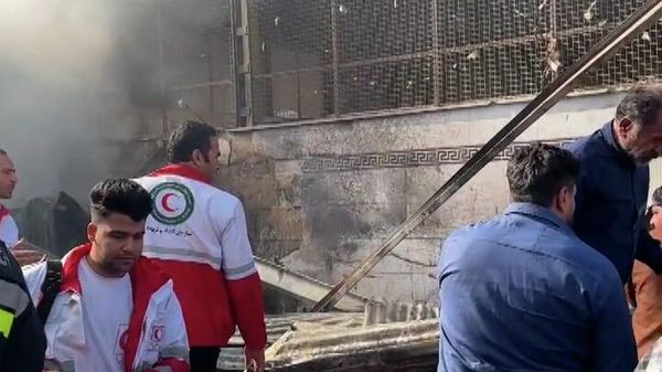 Иранский военный вертолет потерпел крушение на фруктово-овощном рынке в Дорче - Sputnik Армения