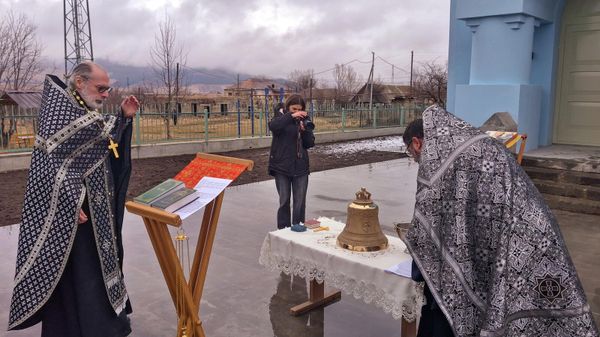 Освящение колоколов православного храма Святого Николая Чудотворца в селе Амракиц (24 февраля 2026). Лори - Sputnik Армения