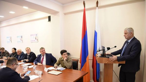 Ведущий научный сотрудник Института международных исследований МГИМО МИД России Сергей Маркедонов на открытии Международной аналитической программы Евразийский диалог. Армения (26 февраля 2026). Еревaн - Sputnik Армения