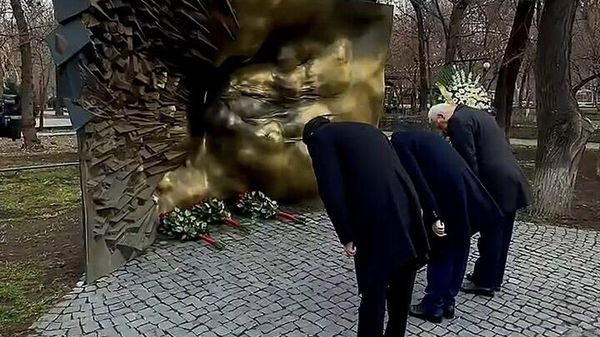 Руководство Армении почтило память жертв событий 1 марта 2008 г. - Sputnik Армения