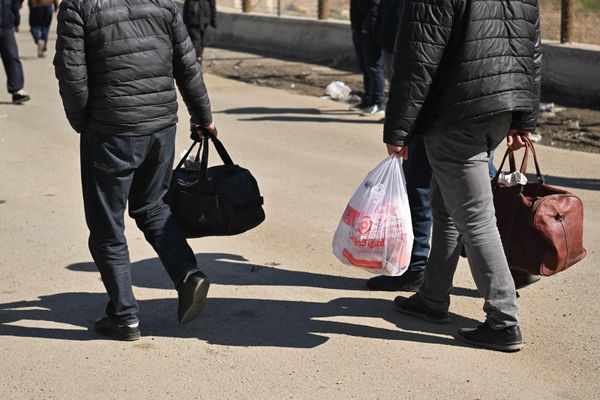 Իրանում աշխատող տարբեր երկրների քաղաքացիները Մեղրիի անցակետում - Sputnik Արմենիա