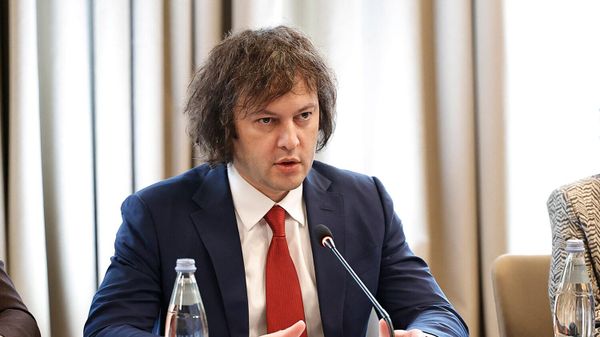 Премьер-министр Грузии Ираклий Кобахидзе на встрече с армянским коллегой в расширенном формате (4 марта 2026). Тбилиси - Sputnik Армения