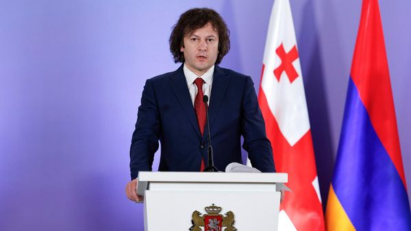 Премьер-министр Грузии Ираклий Кобахидзе на совместной с армянским коллегой пресс-конференции по итогам встречи (4 марта 2026). Тбилиси - Sputnik Армения