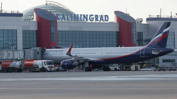Самолет Airbus A321 авиакомпании Аэрофлот в международном аэропорту Храброво имени императрицы Елизаветы Петровны в Калининграде. - Sputnik Армения