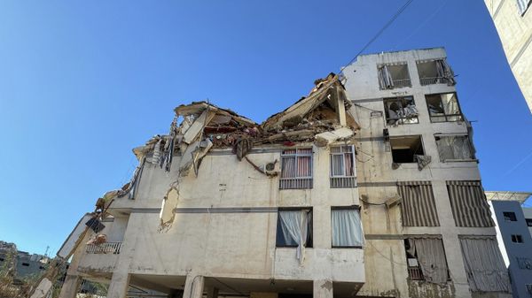 Разрушения жилых зданий в южных пригородах Бейрута после израильских атак (5 марта 2026). Ливан - Sputnik Армения