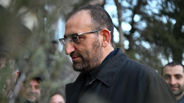 Архиепископ Аршак Хачатрян выходит из УИУ Ереван-Кентрон (5 марта 2026). Еревaн - Sputnik Армения