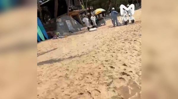 Мазут дошёл до популярного пляжа Хиккадува на Шри-Ланке — из-за взрыва танкера под флагом Маршалловых островов. - Sputnik Армения