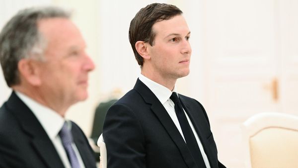 Спецпосланник президента США Стивен Уиткофф и зять президента США Джаред Кушнер во время встречи с президентом РФ Владимиром Путиным (2 декабря 2025). Москвa - Sputnik Армения