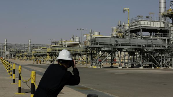 Нефтяное месторождение Хурайс к северо-востоку от Эр-Рияда, Саудовская Аравия - Sputnik Армения