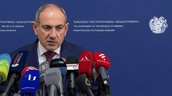 Премьер-министр Никол Пашинян проводит брифинг после заседания правительства (12 марта 2026). Еревaн - Sputnik Армения
