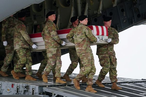 Гроб с останками американского военного, погибшего в результате ответных атак Ирана по базам США в Персидском заливе США - Sputnik Армения