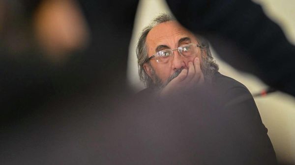 Предводитель Ширакской епархии архиепископ Микаэл Аджапахян во время судебного заседания (18 марта 2026). Еревaн - Sputnik Армения