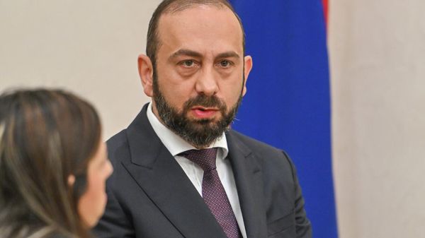 Министр иностранных дел Арарат Мирзоян на очередном заседании Постоянного комитета по иностранным делам Национального собрания Армении (23 марта 2026). Еревaн - Sputnik Армения