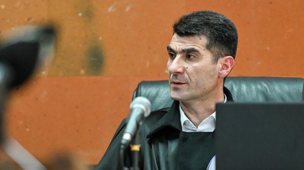 Судья Геворк Манукян во время судебного заседания по делу архиепископа Аршака Хачатряна (25 марта 2026). Армавир - Sputnik Армения