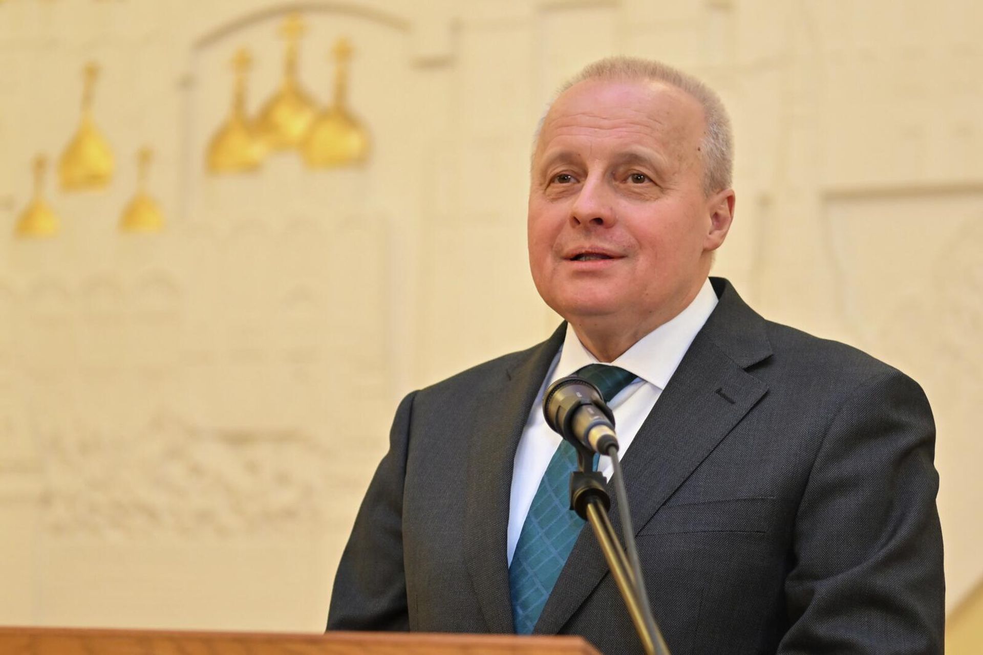 Посол РФ Сергей Копыркин на торжественной церемонии вручения гос.наград и благодарностей Президента РФ за вклад в развитие культурно-гуманитарных связей России и Армении (26 марта 2026). Еревaн - Sputnik Армения, 1920, 26.03.2026