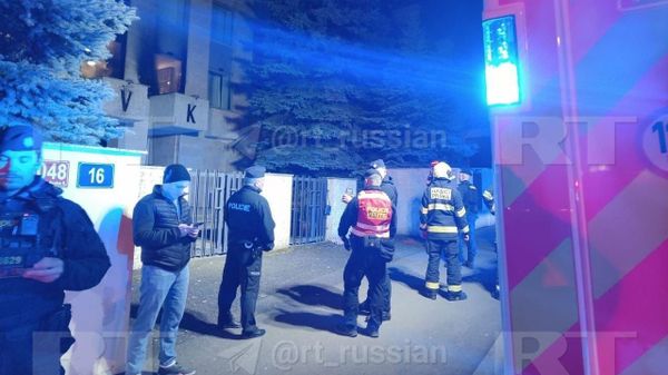 Русский дом в Праге подвергся нападению, неизвестные забросали его здание коктейлями Молотова (26 марта 2026). Прага - Sputnik Армения