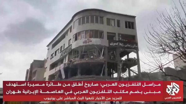Здание катарского телеканала Al Araby TV в Тегеране получило повреждения в результате удара США - Sputnik Армения