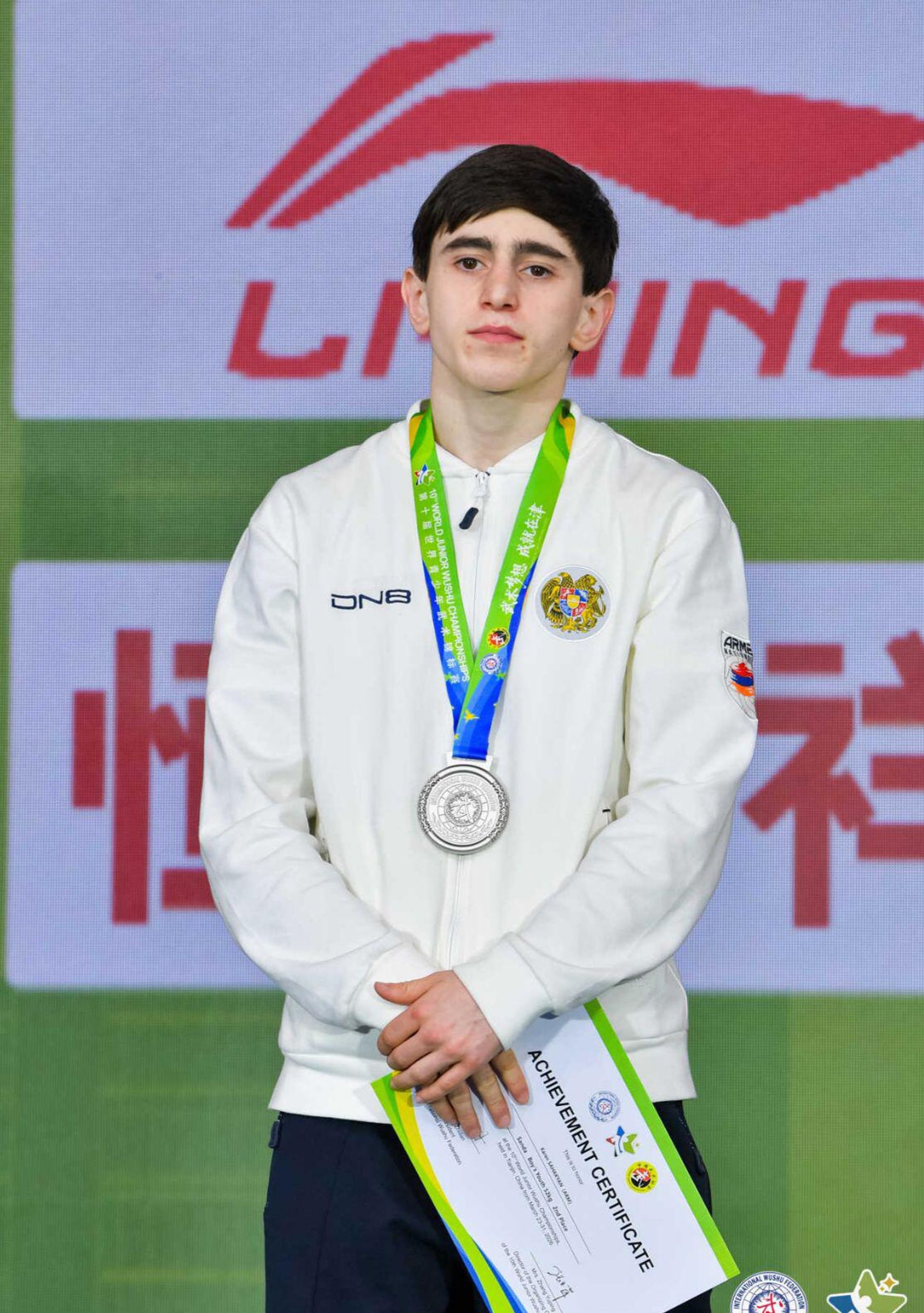 Серебряный призер 10-го чемпионата мира среди молодежи по ушу Карен Саакян на пьедестале почета - Sputnik Армения, 1920, 30.03.2026