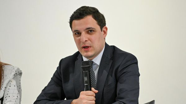 Научный сотрудник АПРИ Армения Сергей Мелконян на пресс-конференции, посвященной ирано-американско-израильской войне и ее влиянию на Южный Кавказ (1 апреля 2026). Еревaн - Sputnik Армения
