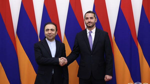 Ռուբեն Ռուբինյանն  ընդունել է ՀՀ–ում Իրանի դեսպան Խալիլ Շիրղոլամիին - Sputnik Արմենիա