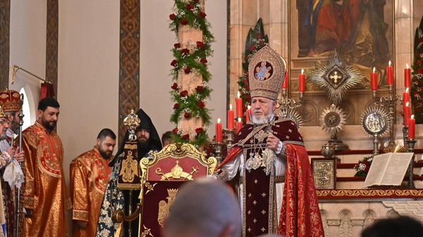 Пасхальная литургия в Первопрестольном Эчмиадзине (5 апреля 2026). Эчмиадзин - Sputnik Армения