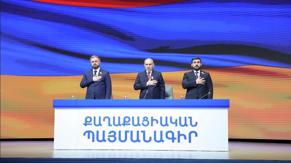 Никол Пашинян на съезде партии Гражданский договор (4 апреля 2026). Еревaн - Sputnik Армения