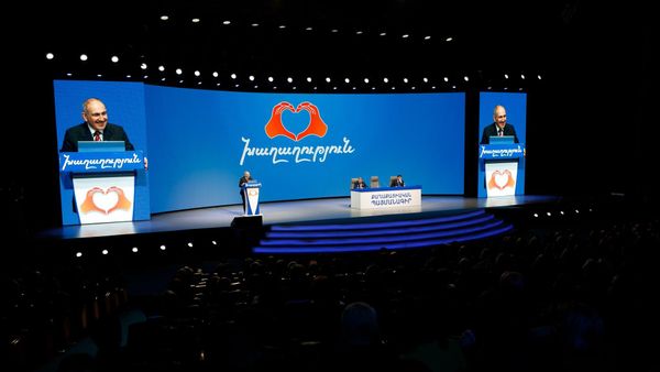 Никол Пашинян выступает на съезде партии Гражданский договор (4 апреля 2026). Еревaн - Sputnik Армения