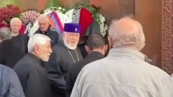 Զորի Բալայանի հոգեհանգստի արարողությունը Կոնդի Սուրբ Հովհաննես եկեղեցում - Sputnik Армения