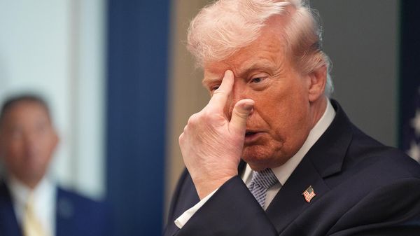 Президент США Дональд Трамп беседует с журналистами в зале для пресс-брифингов в Белом доме (6 апреля 2026). Вашингтон - Sputnik Армения