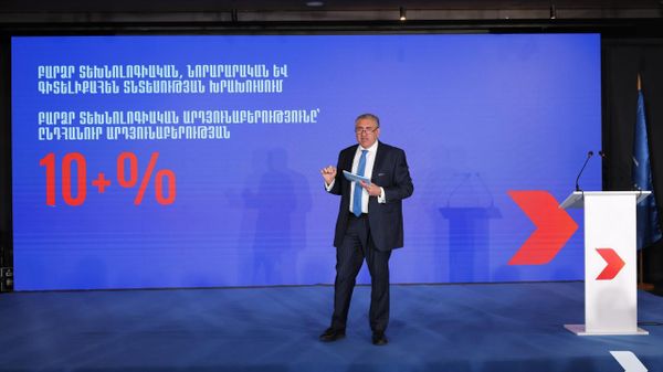 Արթուր Խաչատրյանը ներկայացնում է «Հայաստան» դաշինքի նախընտրական ծրագրի սոցիալ տնտեսական բաժինը - Sputnik Արմենիա