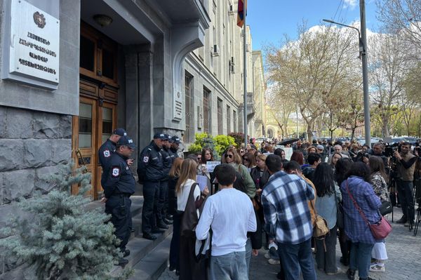 Բողոքի ակցիա դատախազության դիմաց Բողոքի ակցիա դատախազության դիմաց - Sputnik Արմենիա