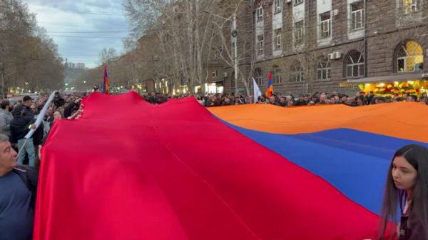 Сильная Армения после митинга инициировала шествие по центру Еревана  - Sputnik Армения