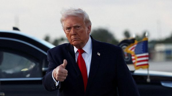 Президент США Дональд Трамп в международном аэропорту Майами (11 апреля 2026). Флорида - Sputnik Армения