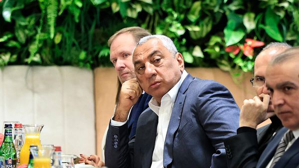 Премьер-министр Никол Пашинян встретился с представителями крупнейших работодателей Армении в формате рабочего завтрака (13 апреля 2026). Еревaн - Sputnik Армения