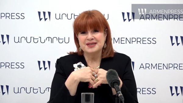 Директор театрального фестиваля Арммоно Марианна Мхитарян на брифинге (14 апреля 2026). Ереван - Sputnik Армения