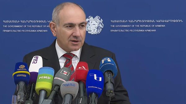 Премьер-министр Никол Пашинян во время брифинга (18 апреля 2026). Еревaн - Sputnik Армения
