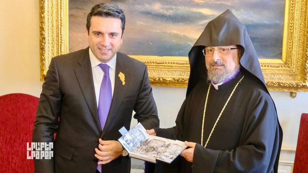 Председатель Национального собрания Ален Симонян посетил Армянский Патриархат Константинополя (18 апреля 2026). Стамбул - Sputnik Армения
