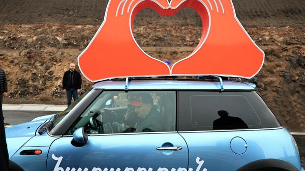 Նիկոլ Փաշինյանի ավտոերթը - Sputnik Արմենիա