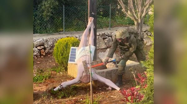 Израильский военный разбил статую Иисуса Христа в Ливане - Sputnik Армения
