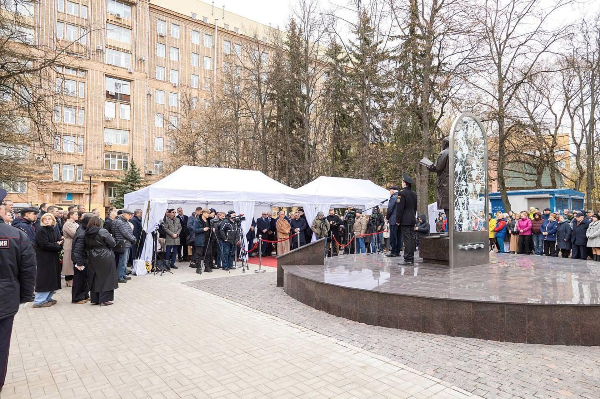 Торжественное открытие памятника Аветику Игнатьевичу Бурназяну на территории Федерального медицинского биофизического центра имени А.И. Бурназяна (20 апреля 2026). Москвa Торжественное открытие памятника Аветику Игнатьевичу Бурназяну на территории Федерального медицинского биофизического центра имени А.И. Бурназяна (20 апреля 2026). Москвa - Sputnik Армения, 1920, 21.04.2026