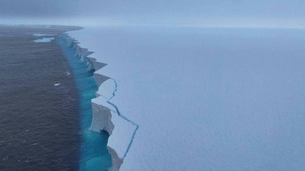 Крупнейший в мире Iceberg A23a - Sputnik Армения