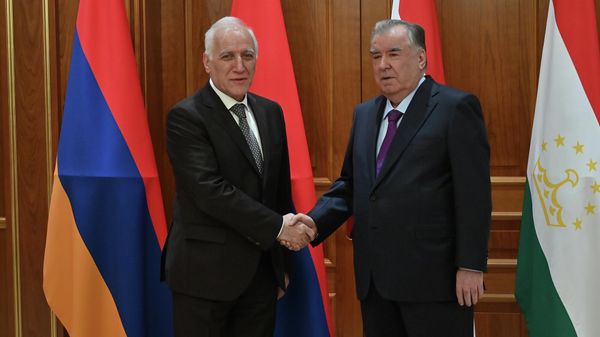 ՀՀ նախագահ Վահագն Խաչատուրյանը հանդիպում է ունեցել Տաջիկստանի նախագահ Էմոմալի Ռահմոնի հետ - Sputnik Արմենիա