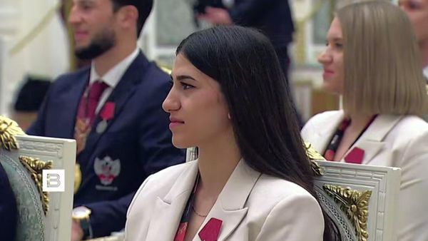 «Երջանիկ եղեք»․ Պուտինը շքանշան է հանձնել բռնցքամարտի աշխարհի չեմպիոն Նունե Ասատրյանին - Sputnik Արմենիա