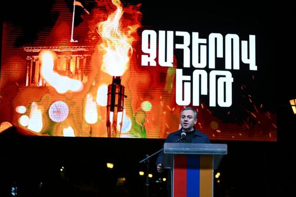 «Ջահերով երթի» մեկնարկից առաջ ելույթ ունեցավ Իշխան Սաղաթելյանը - Sputnik Արմենիա