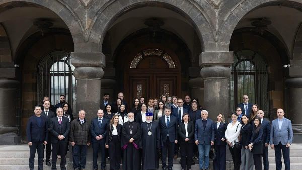 Католикос Гарегин II принял участников международной конференции и глав французских коллегий адвокатов 24 апреля 2026). Эчмиадзин - Sputnik Армения