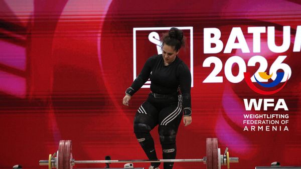Тяжелоатлетка Татев Акопян объявила о завершении своей профессиональной карьеры во время выступления на ЧЕ по тяжелой атлетике (26 апреля 2026). Батуми - Sputnik Армения