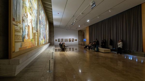 Пресс-конференция, посвященная завершению реставрационных работ монументальной трехчастной фрески Григора Ханджяна (27 апреля 2026). Еревaн - Sputnik Армения