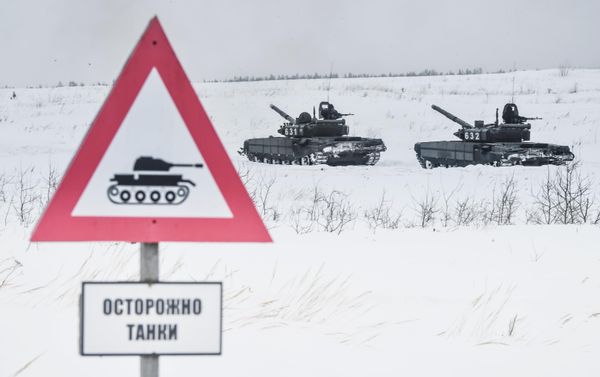 Танки Т-72Б3 во время совместных военных учений Россия-Белоруссия на полигоне Мулино в Нижегородской области - Sputnik Армения
