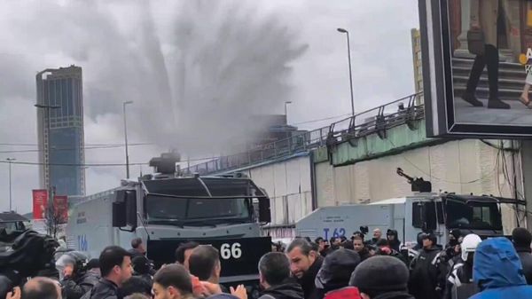 Полиция разгоняет первомайские демонстрации в Стамбуле - Sputnik Армения