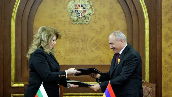 Премьер-министр Никол Пашинян встретился с президентом Болгарии Илианой Йотовой (3 мая 2026). Еревaн - Sputnik Армения